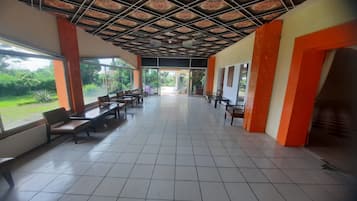 Ruang duduk lobi
