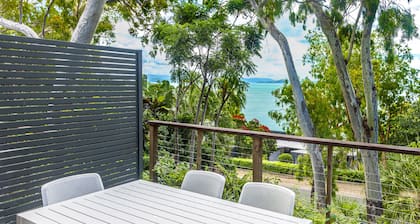 2 Bedroom Sunset Waters 17 by Hamilton Island Private Apartments 
