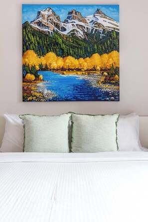 2 bedrooms, desk, iron/ironing board, travel crib - "Alpen Glow" at Canmore Crossing (Canmore)