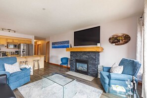 TV, fireplace, offices