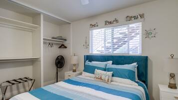 2 bedrooms, desk, iron/ironing board, free WiFi