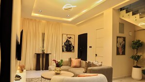 Luxury Duplex | Living area | 32-inch Smart TV with cable channels, Netflix, streaming services - George Residence Parkview (Lagos)