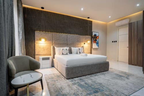 Deluxe Apartment | Desk, laptop workspace, iron/ironing board, free WiFi
