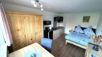 1 bedroom, internet, bed sheets