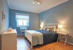 2 slaapkamers, een strijkplank/strijkijzer, reisbedje, wifi