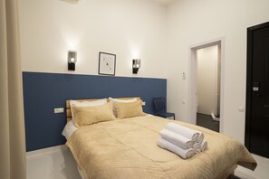 1 bedroom, bed sheets - Contactless Sulitzer Residence Double Room #1 (T'bilisi)