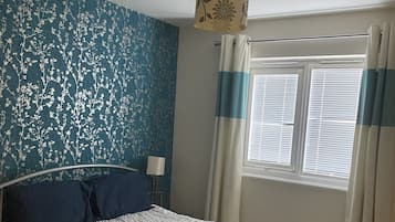 2 bedrooms, iron/ironing board, WiFi