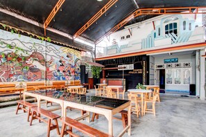 ฝ่ายต้อนรับ