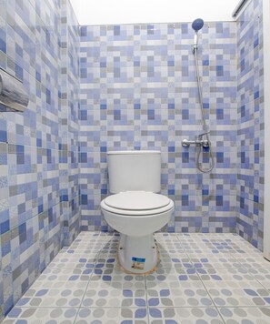Bathroom - Hotel O Homestay Joglo Dephis Syariah (Borobudur)