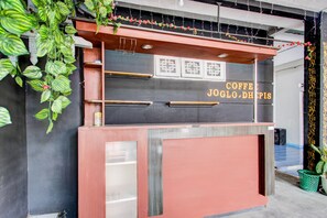 ฝ่ายต้อนรับ