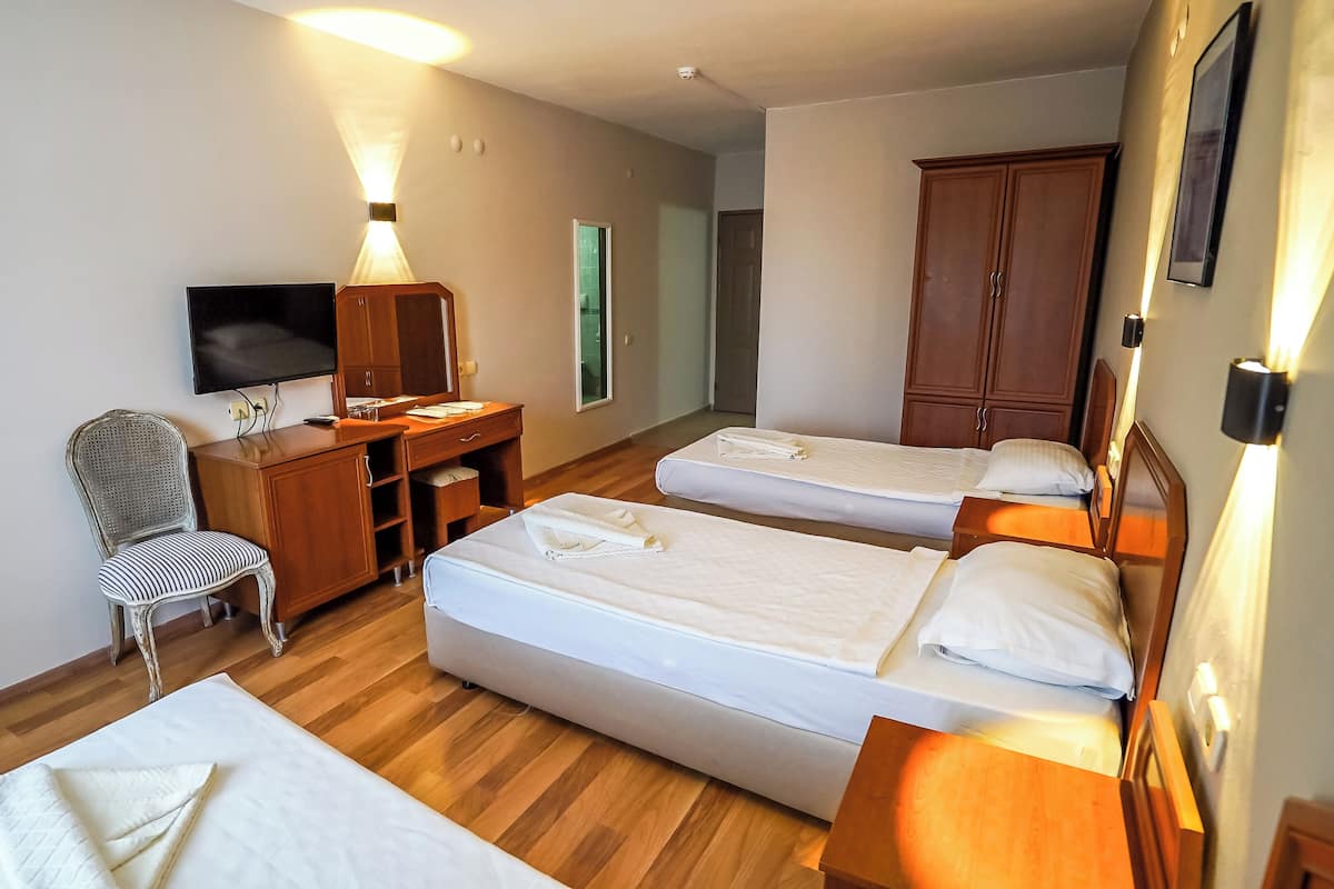 Zimmersafe, schallisolierte Zimmer, WLAN, Bettwäsche