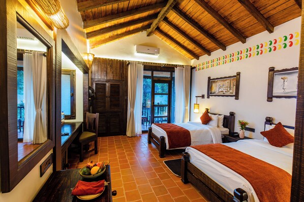 Executive Double Room | In-room safe, desk, laptop workspace, blackout curtains