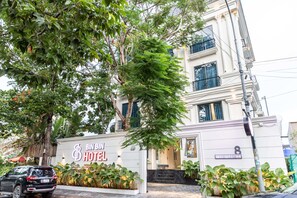 Front of property - BIN BIN HOTEL 11- NEAR ISLAND DIAMOND (Ho Chi Minh City)