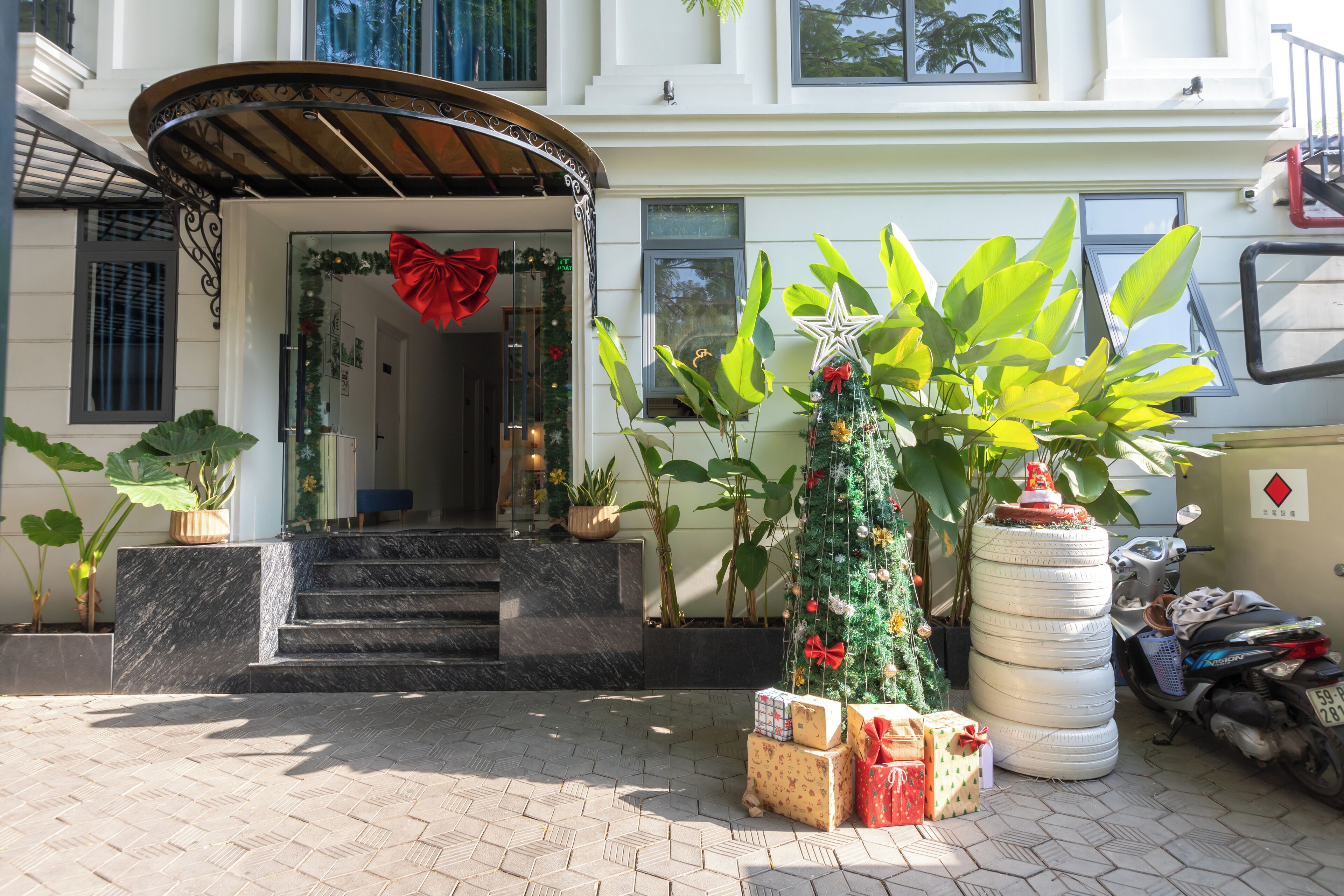Photo - Bin Bin Hotel 11- Near Island Diamond