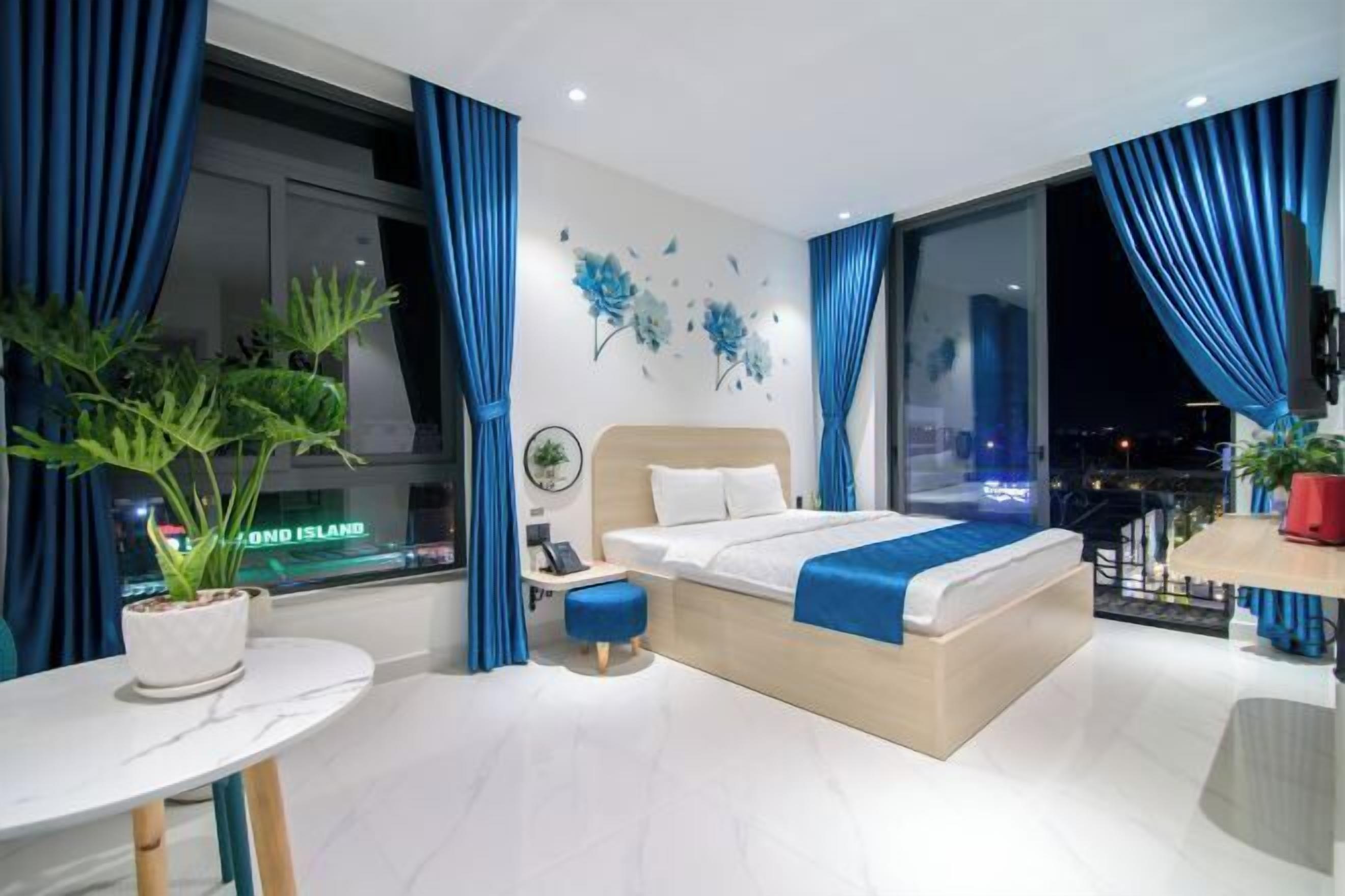 Työpöytä, ilmainen Wi-Fi, vuodevaatteet