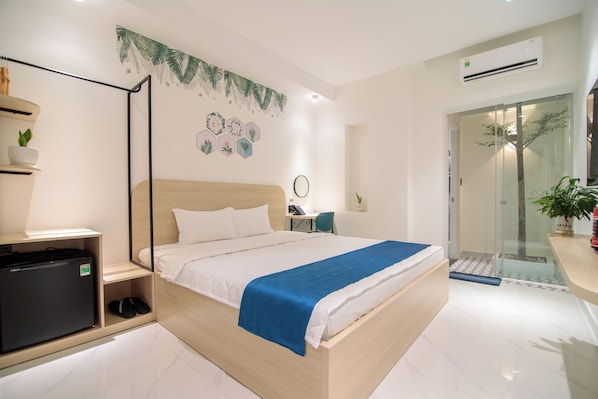 Superior Double Room - BIN BIN HOTEL 11- NEAR ISLAND DIAMOND (Ho Chi Minh City)