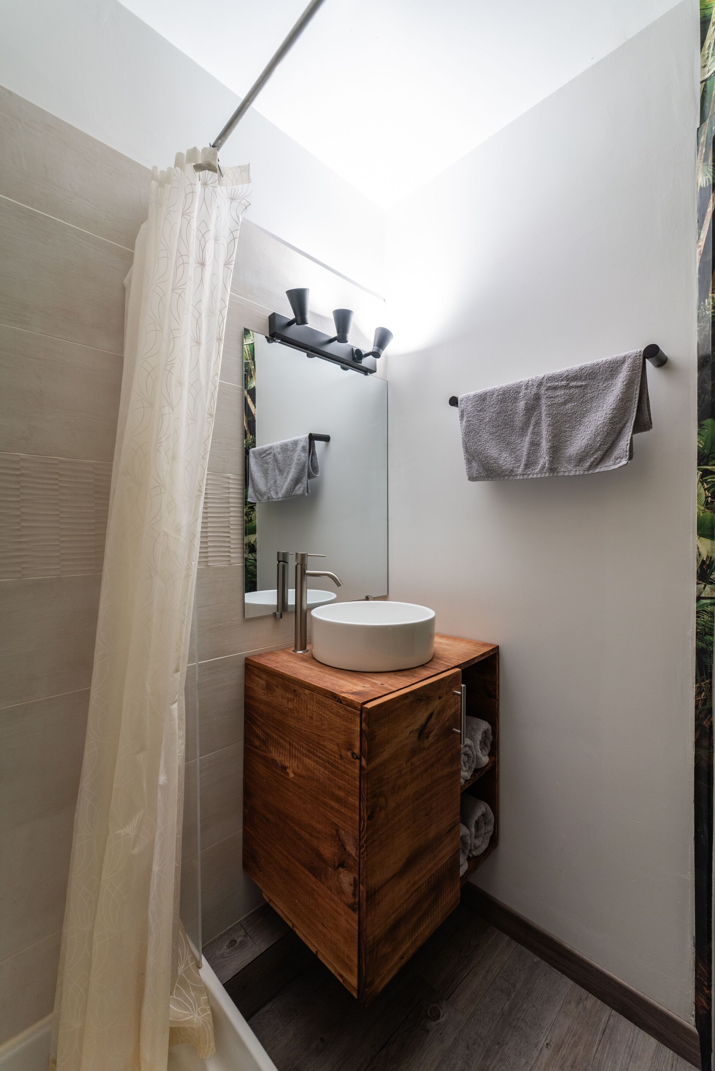 Shower, hair dryer, towels, toilet paper