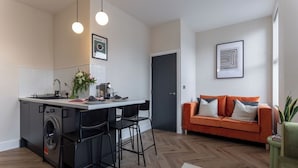 Interior - Broughton Place 3: 3BR Modern Flat in Liverpool (Liverpool)
