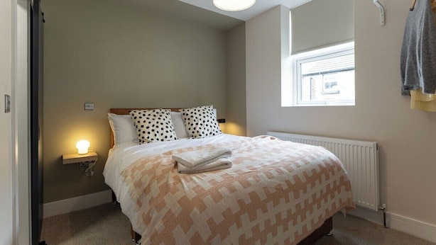 Room - Broughton Place 3: 3BR Modern Flat in Liverpool (Liverpool)