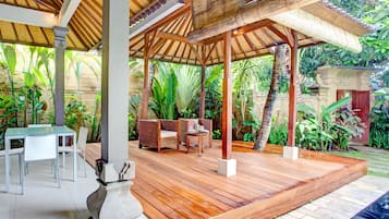 Comfort Villa, 2 Bedrooms, Private Pool | Living area
