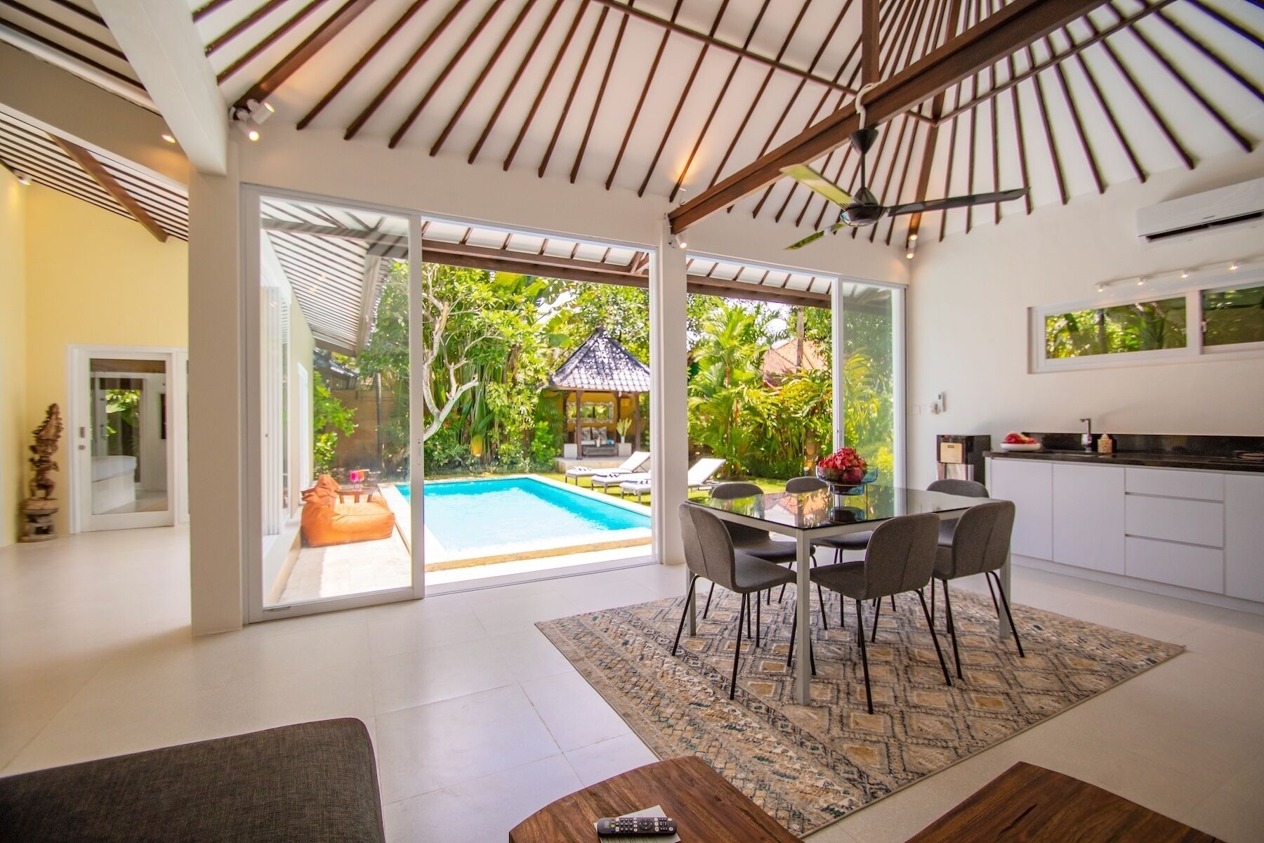 Design-Villa, 3 Schlafzimmer, eigener Pool | Wohnbereich