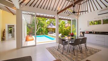 Design-Villa, 3 Schlafzimmer, eigener Pool | Wohnbereich