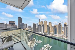 Deluxe Apartment | Balcony