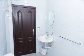 提供毛巾、番梘、廁紙