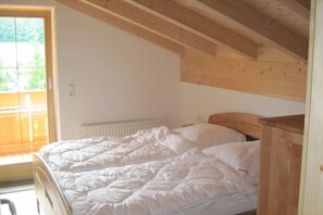 2 bedrooms, travel cot