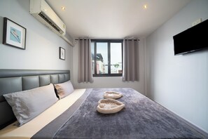 Double Room with Shared Bathroom A2 (Smoking Building)