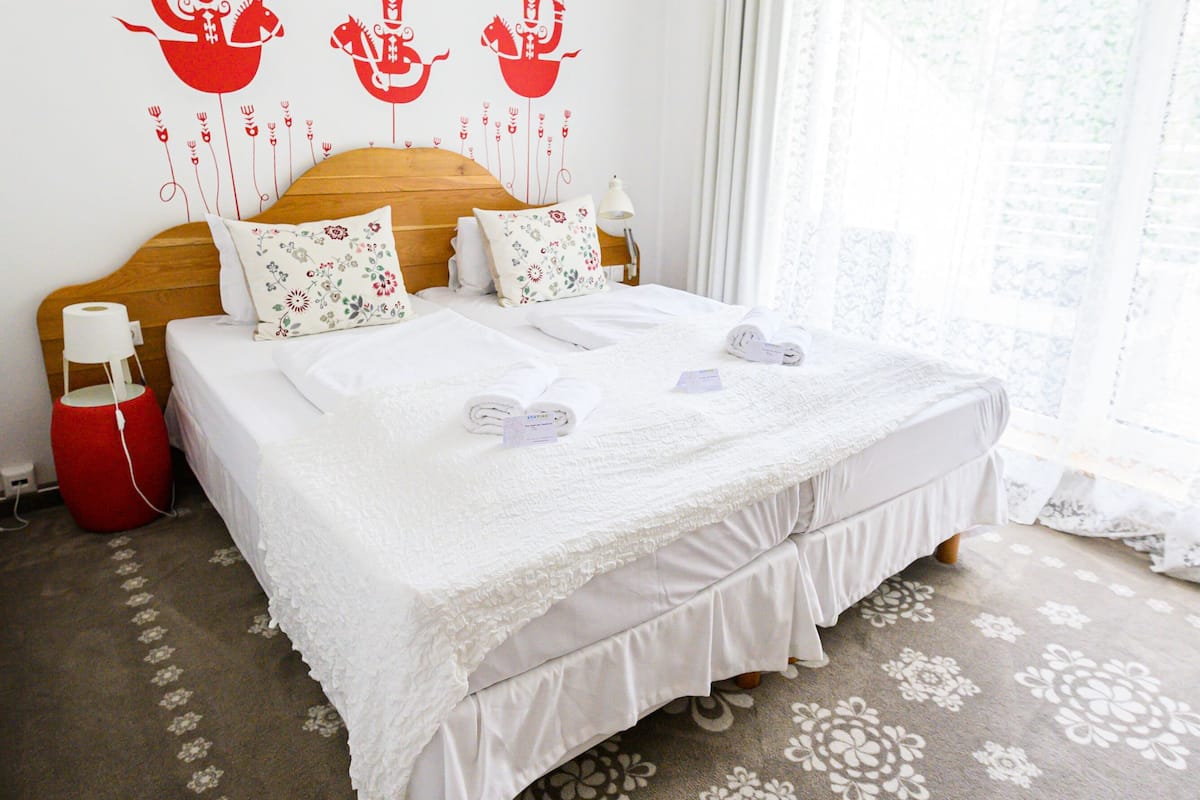 1 sovrum, allergitestade sängkläder och memory foam-madrasser