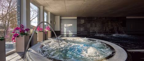 Indoor spa tub