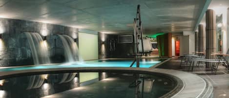 Indoor spa tub
