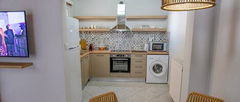 經典公寓 | 私人廚房 | 大型雪櫃/冰箱、焗爐、爐具、電熱水壺