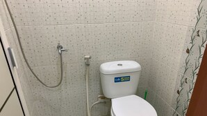Habitación doble | Baño | Ducha, toallas y jabón