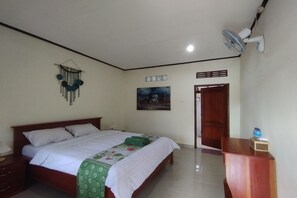 Double Room | Bed sheets - SPOT ON 93739 Insanta Hotel Near Masjid Baitul Aman (Senggigi)