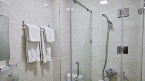 Double or Twin Room | Bathroom