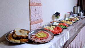 Free daily buffet breakfast