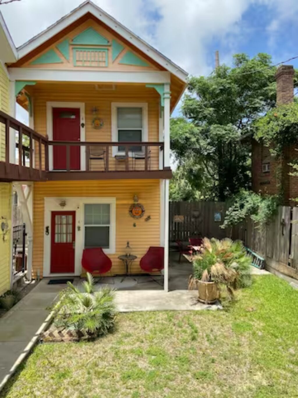 Seaside Serenity: Charming Getaway