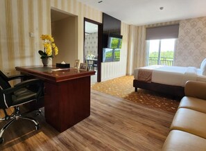 Suite presidencial, 1 llit de matrimoni gran | Habitacions insonoritzades, wifi gratuïta i roba de llit 