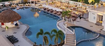 Aimas Hotel & Convention Centre