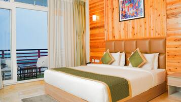 Superior Double Room | 1 bedroom, in-room safe, blackout curtains, iron/ironing board
