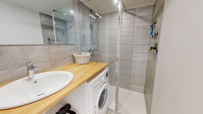 Een douche, een haardroger