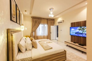 3 bedrooms, Egyptian cotton sheets, premium bedding - George Residence Osapa (Lekki)