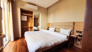 高级房 | 办公桌、隔音、免费 WiFi