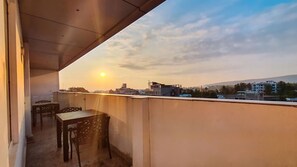 Escritorio, insonorización y wifi gratis 