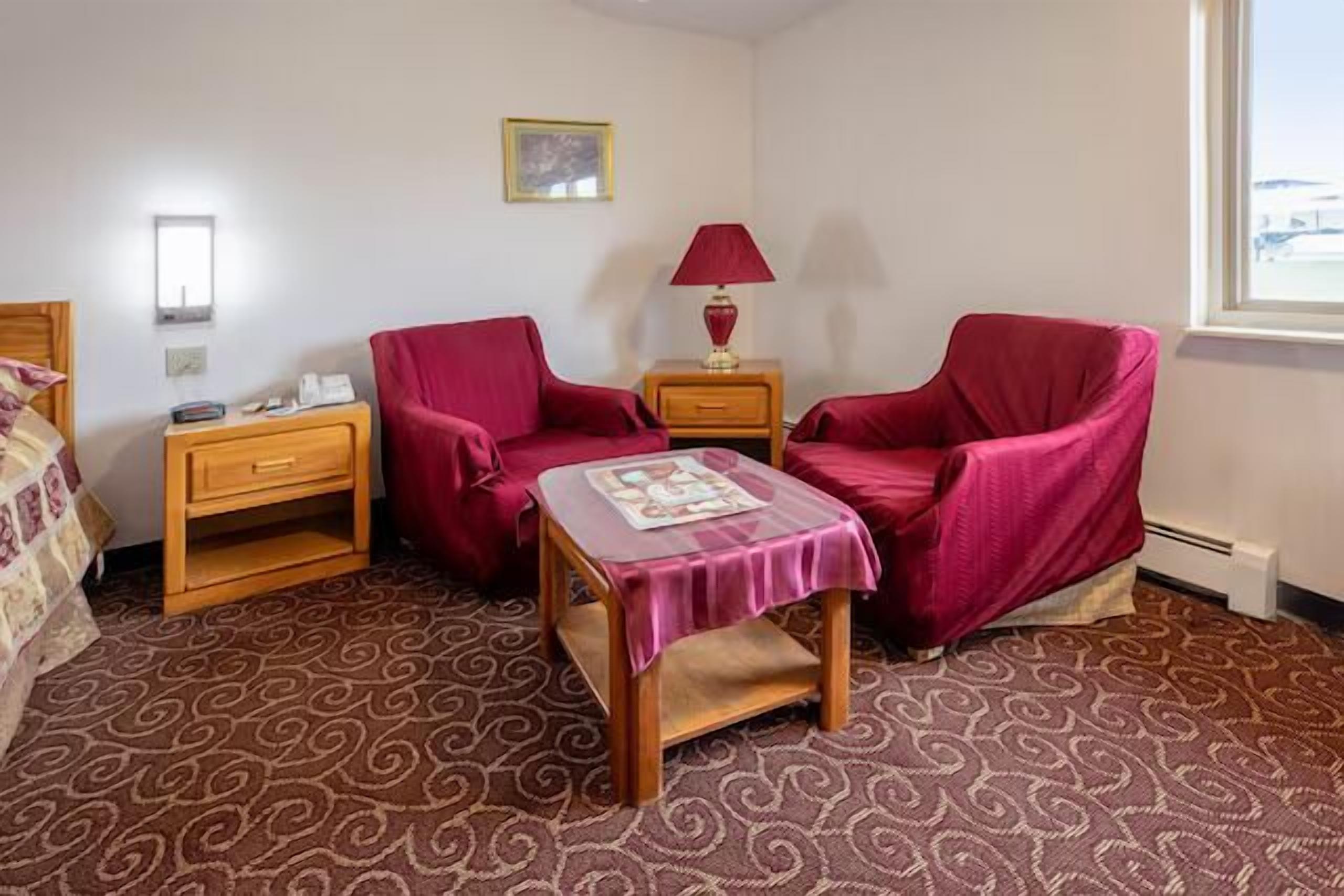 Spacious Good-Value Accommodation! Free Parking, Pets Are Welcome!