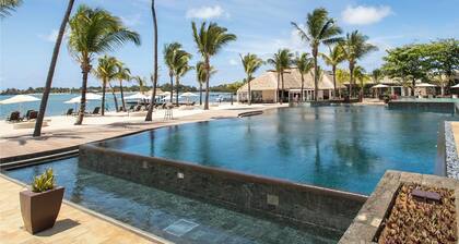 Luxury Retreat with Private Workspace & Ocean View