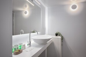 Superior Apartment | Bathroom