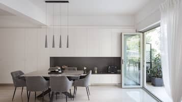 Apartamento superior | Opções para refeição no quarto